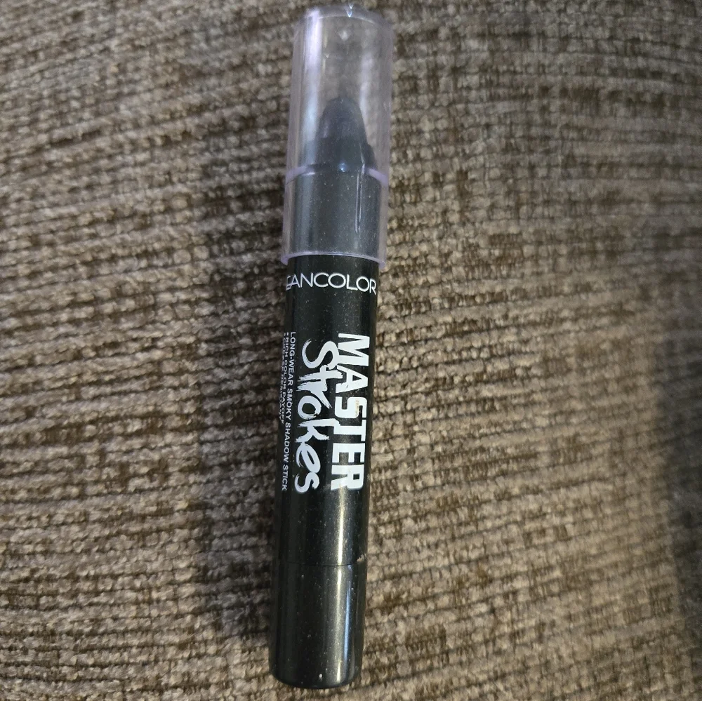 KLEANCOLOR Master Strokes LONG-WEAR SMOKY SHADOW STICK in Metallic Black