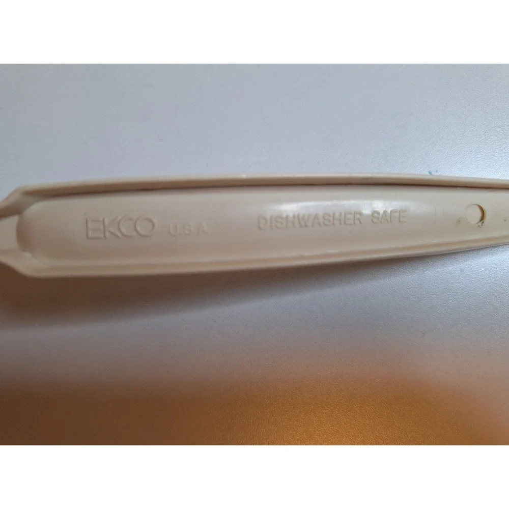 Ekco Vintage Beige plastic kitchen ladle, made in USA‎ dishwasher safe