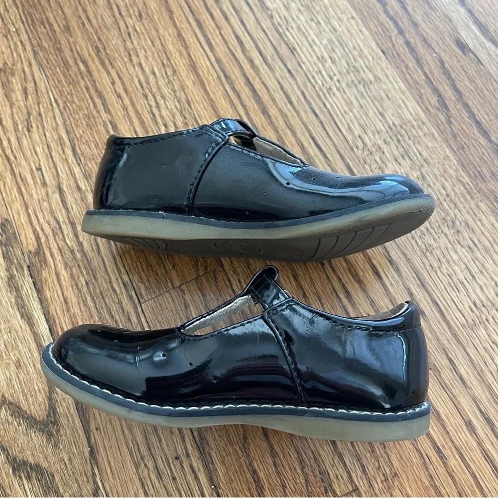 FootMates shiny black