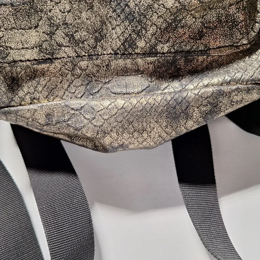 Vibedration hydration backpack