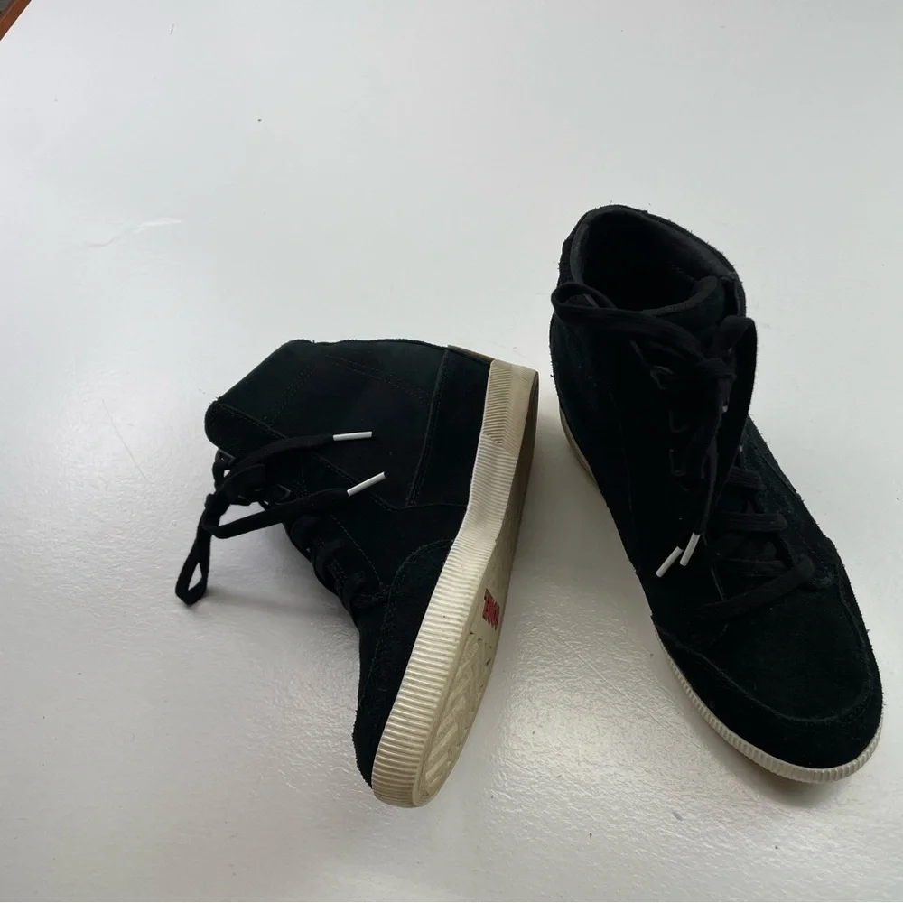 Sorel preowned out