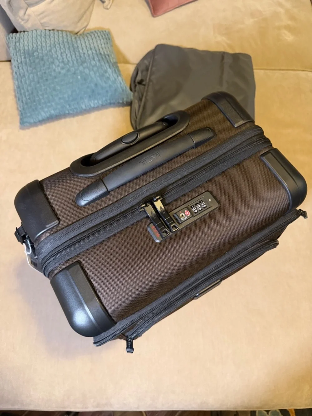 Tumi gen carryon
