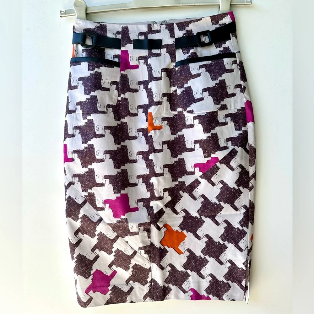 Ted Baker Houndstooth Pencil Skirt, Black Leather Belt & Trim, Ted size 1, US 4