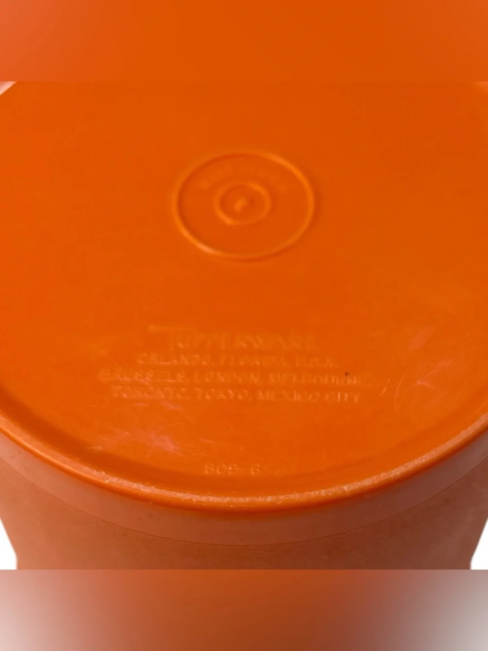 Tupperware vintage orange