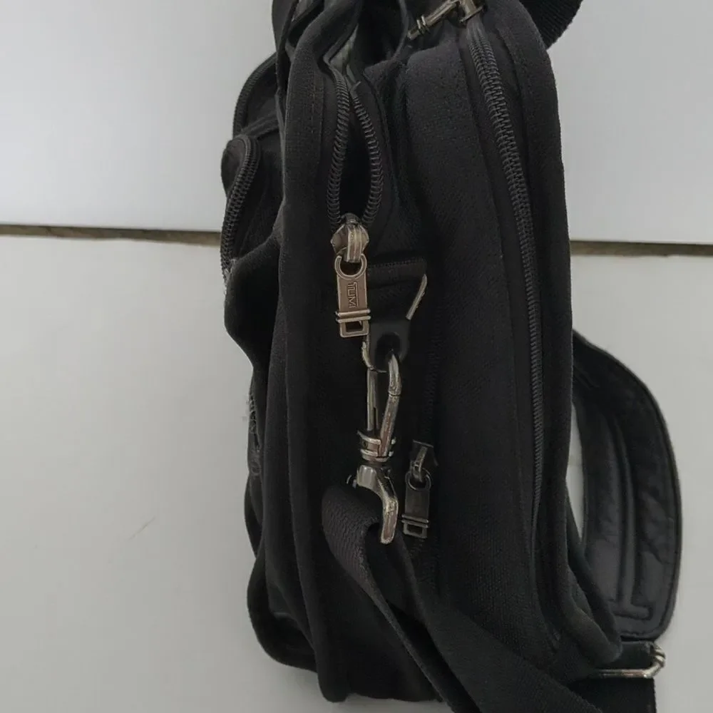 Tumi tons zippered