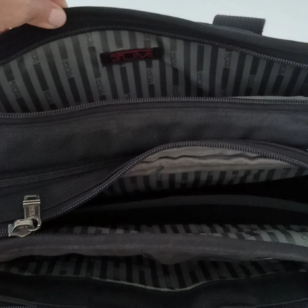 Tumi tons zippered
