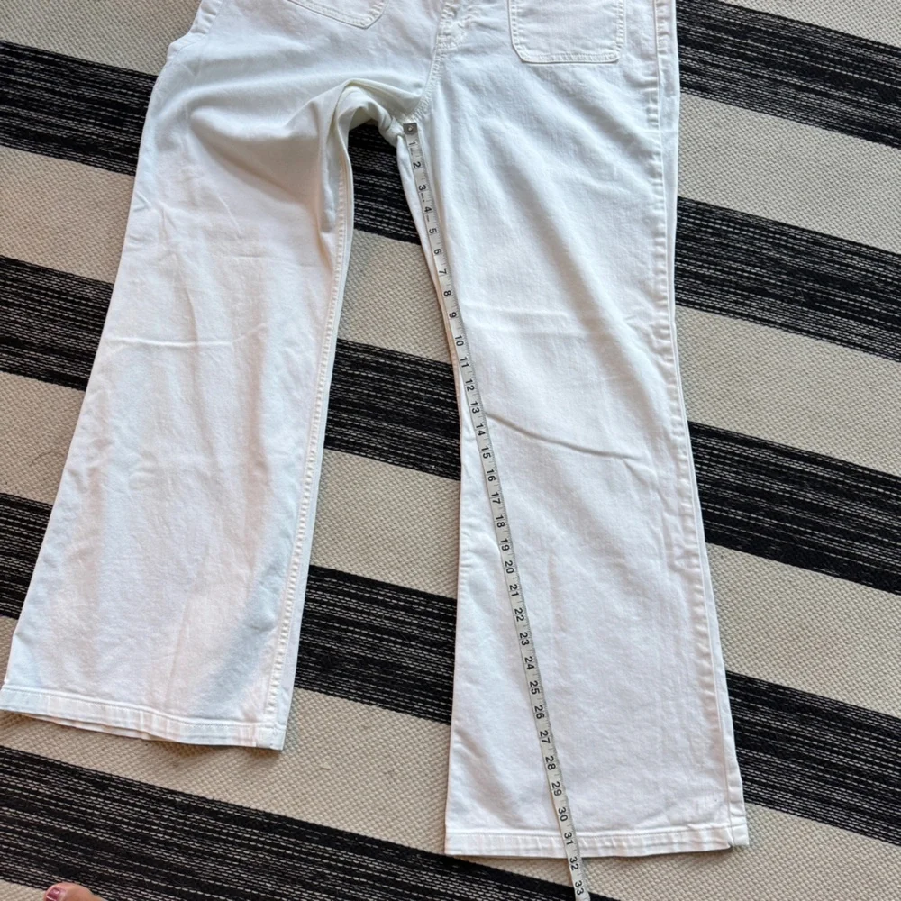 GAP white 32 pre