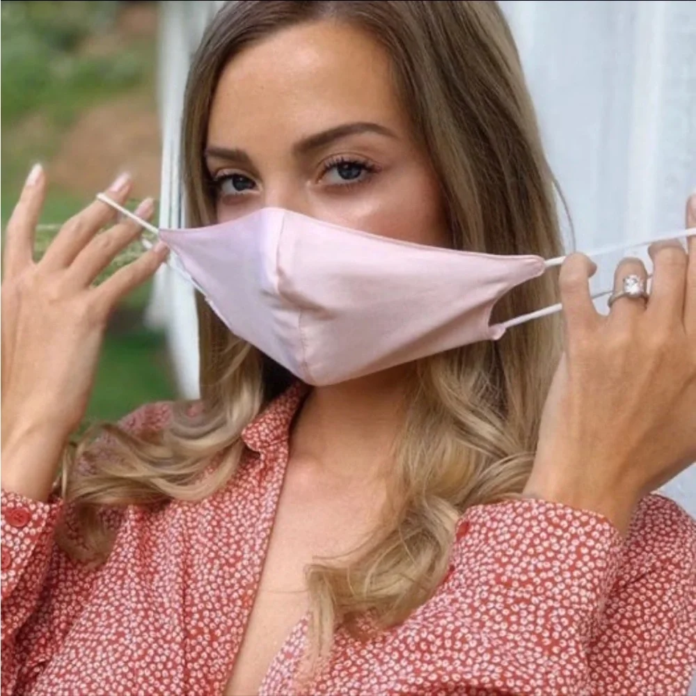 NWT Blissy Adjustable 100% Mulberry Silk Personal Face Mask Light Pink