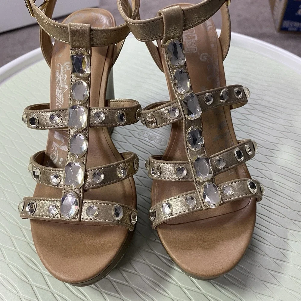 Brash strappy wedge