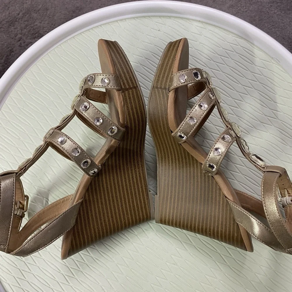 Brash strappy wedge