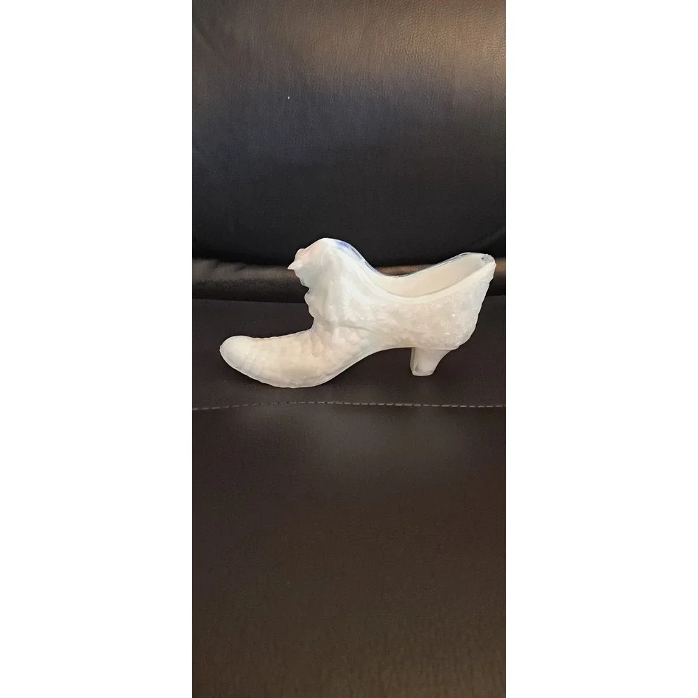 Boyd's Milkglass Cat Head Slipper 6