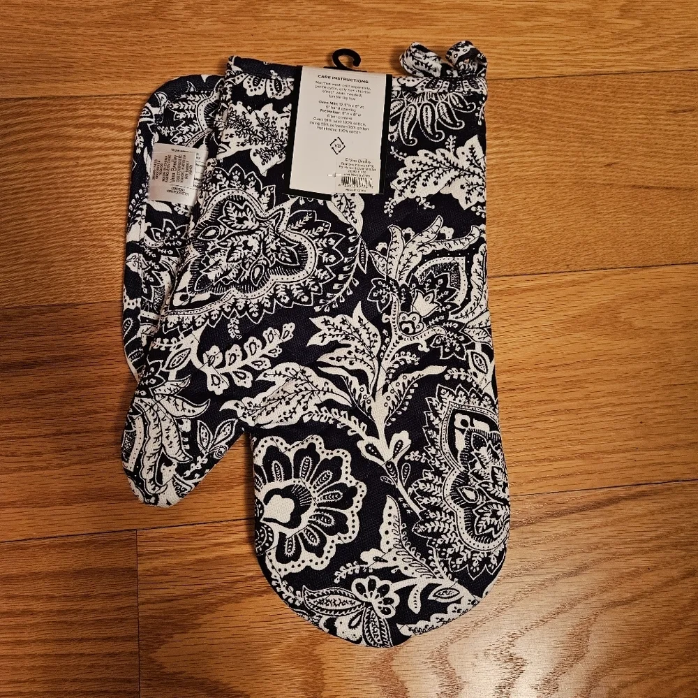 Vera Bradley Pot Holder & Oven Mitt Set NWT