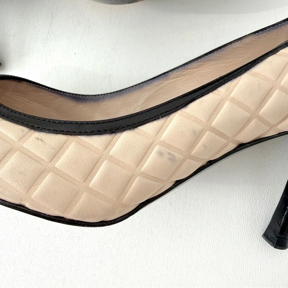 CHANEL || Beige Quilted Leather Black Cap Toe Pointed Pumps Heels EU 37