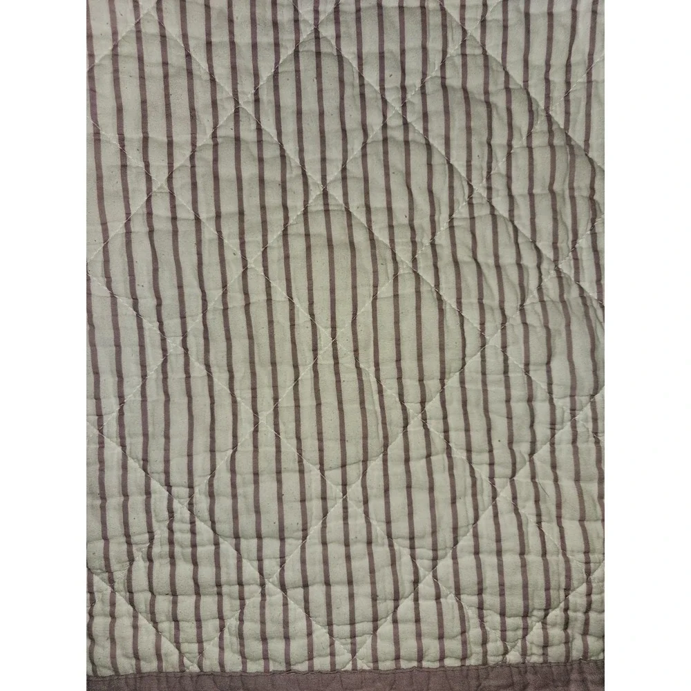 Nicole Miller Artelier lavender And White Size  Double/ Small Queen Quilt 92x86