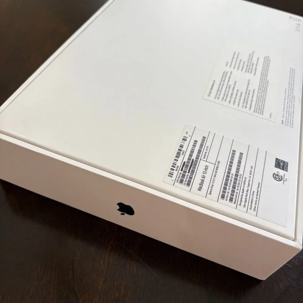 Apple empty box
