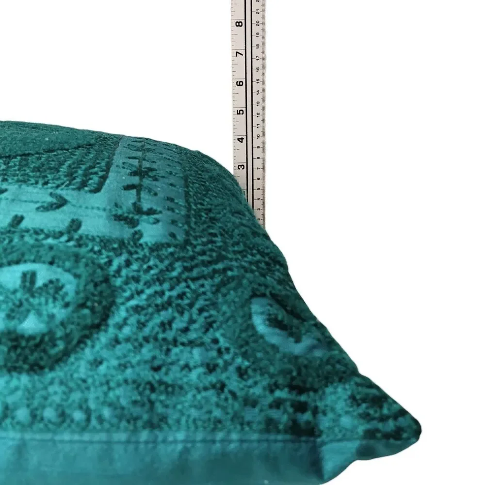 Set Of 2 Pier 1 Teal Throw Pillows With Textured Medallion Bohemian Design 18x18
