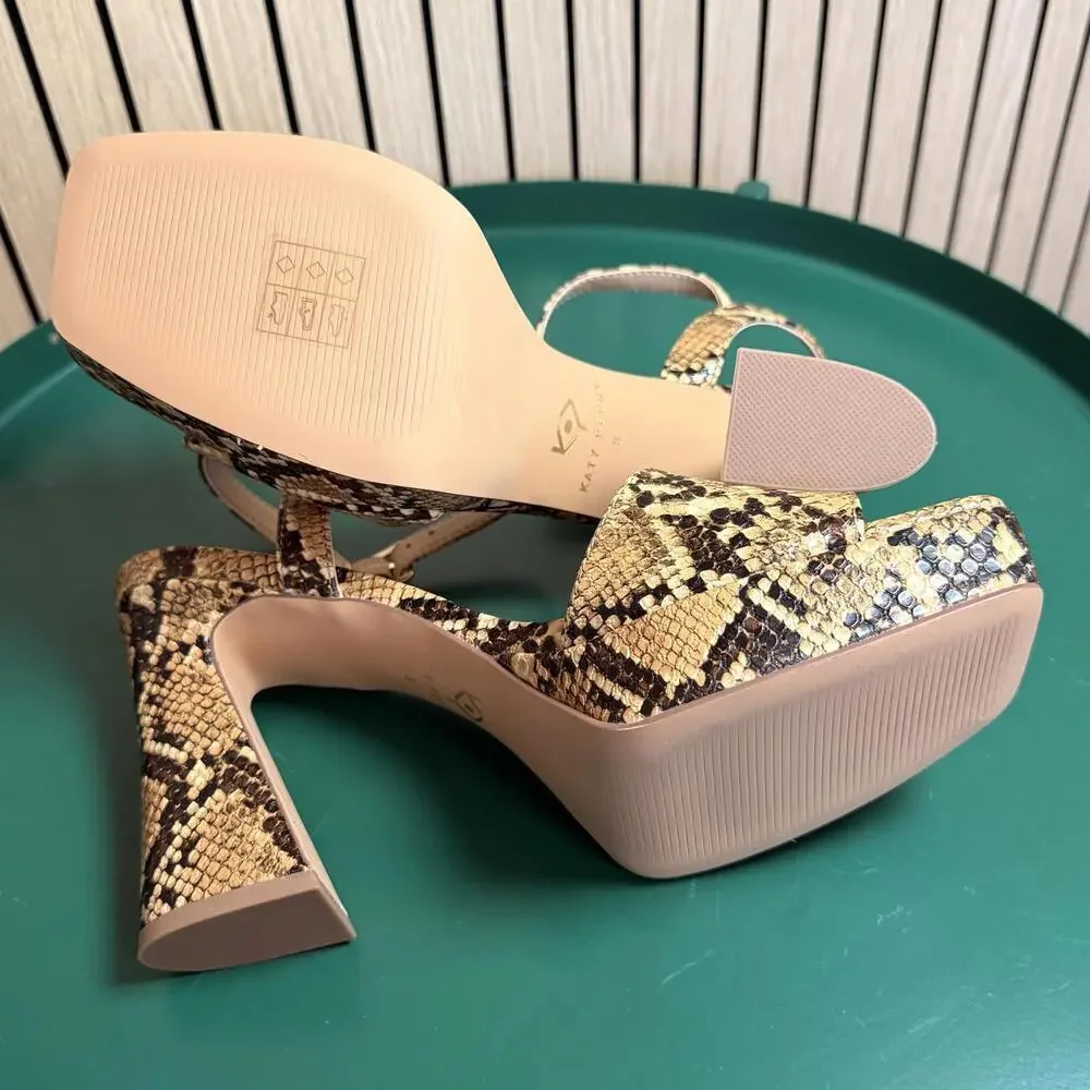 Katy Perry Collections buckle open your