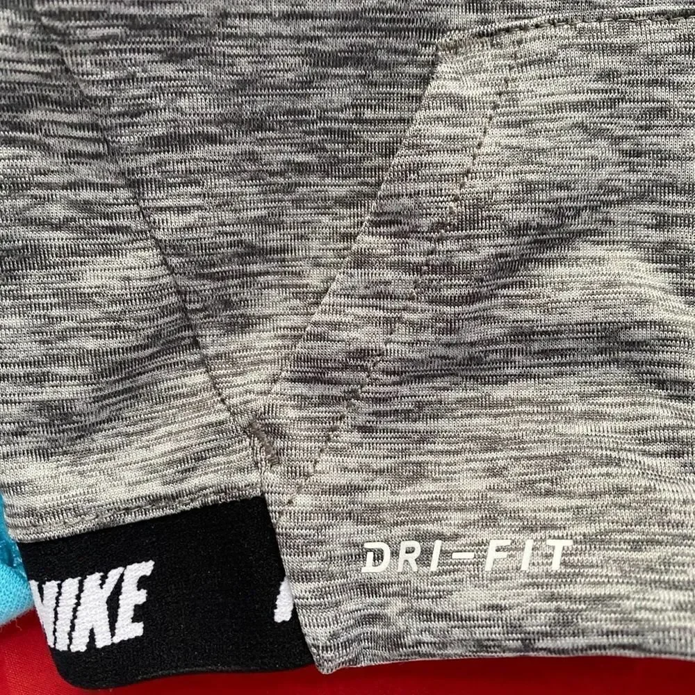 Nike bit snaps hood