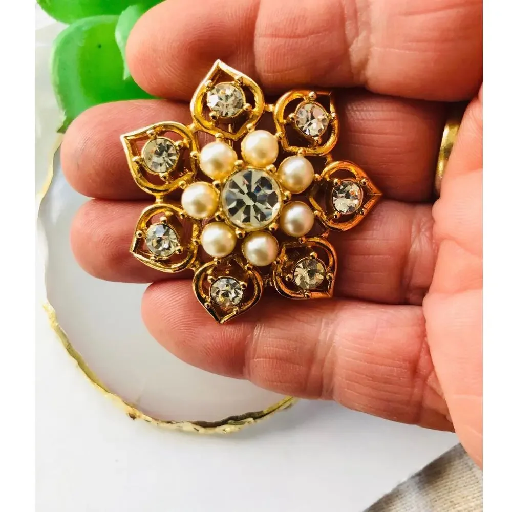 Sarah Coventry statement piece