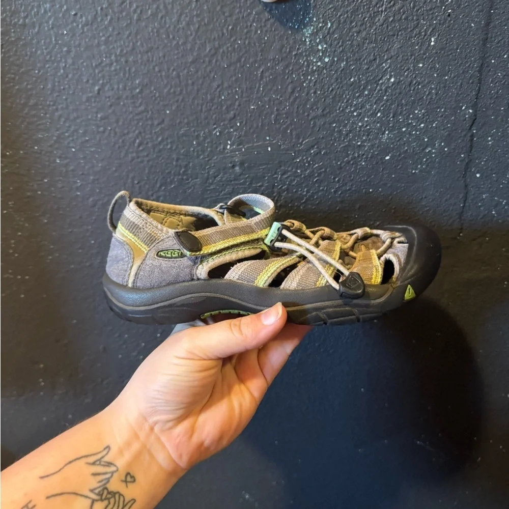 Keen durable comfortable