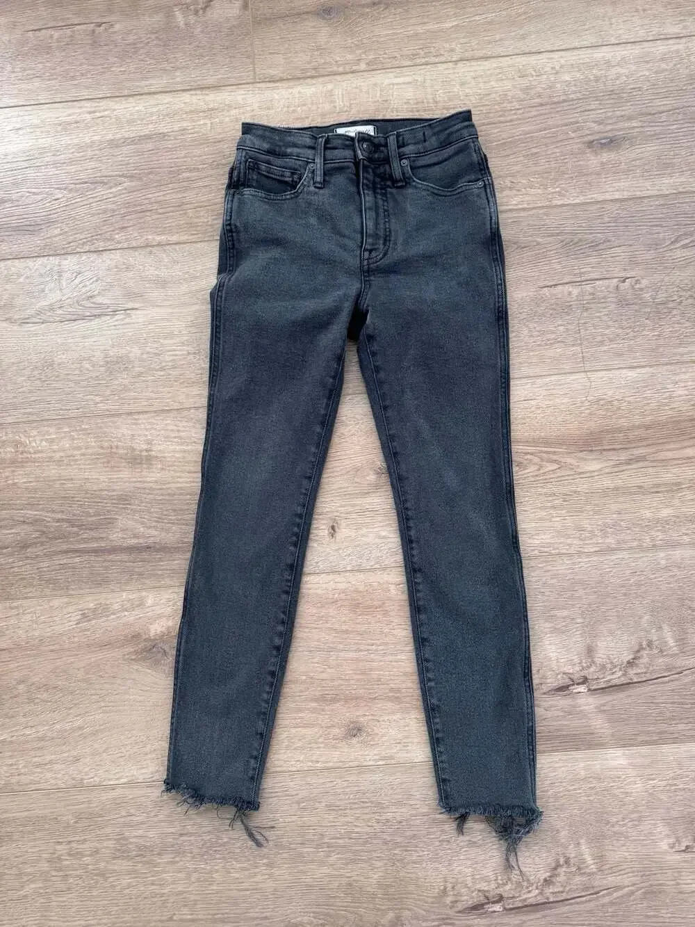 Madewell 10” High Rise Skinny Jeans Black Raw Hem Stretch Denim 26 Petite