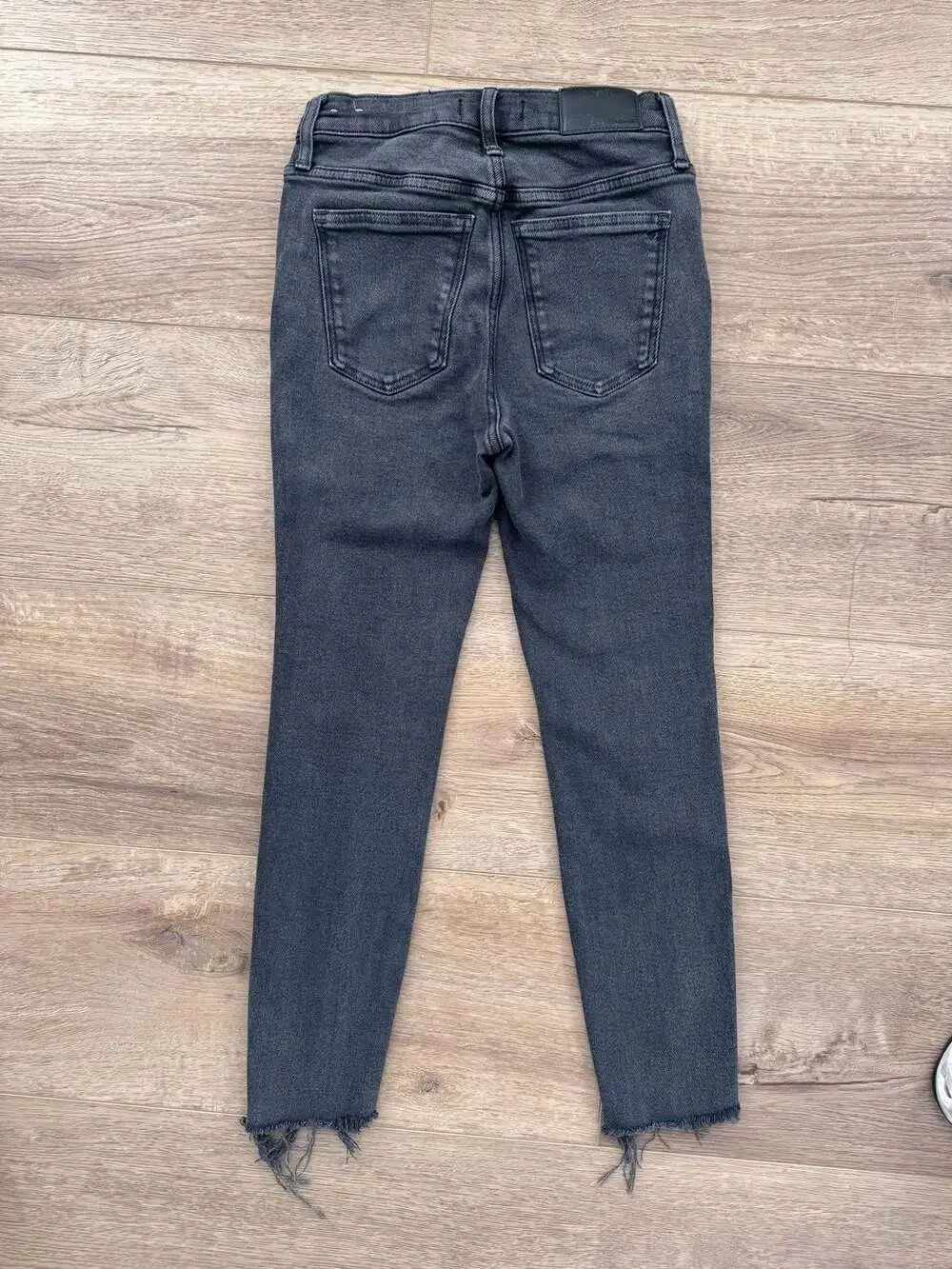 Madewell 10” High Rise Skinny Jeans Black Raw Hem Stretch Denim 26 Petite
