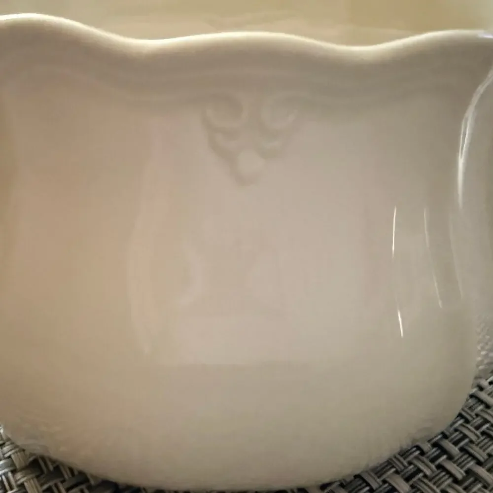 LENOX Casual Elegance Chinastone Stoneware Gravy Boat Ivory *DISCONTINUED*