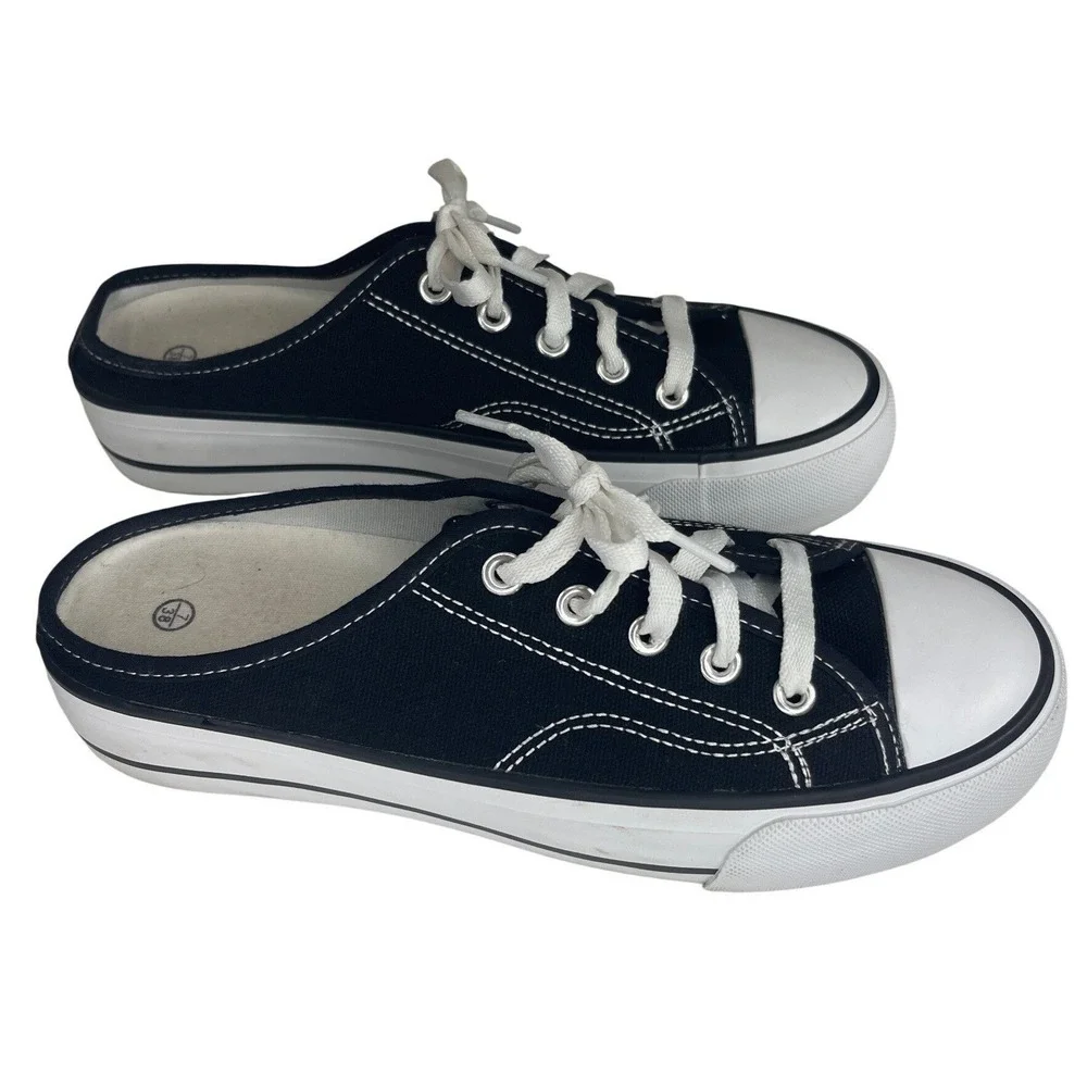 The Unbranded Brand classic canvas