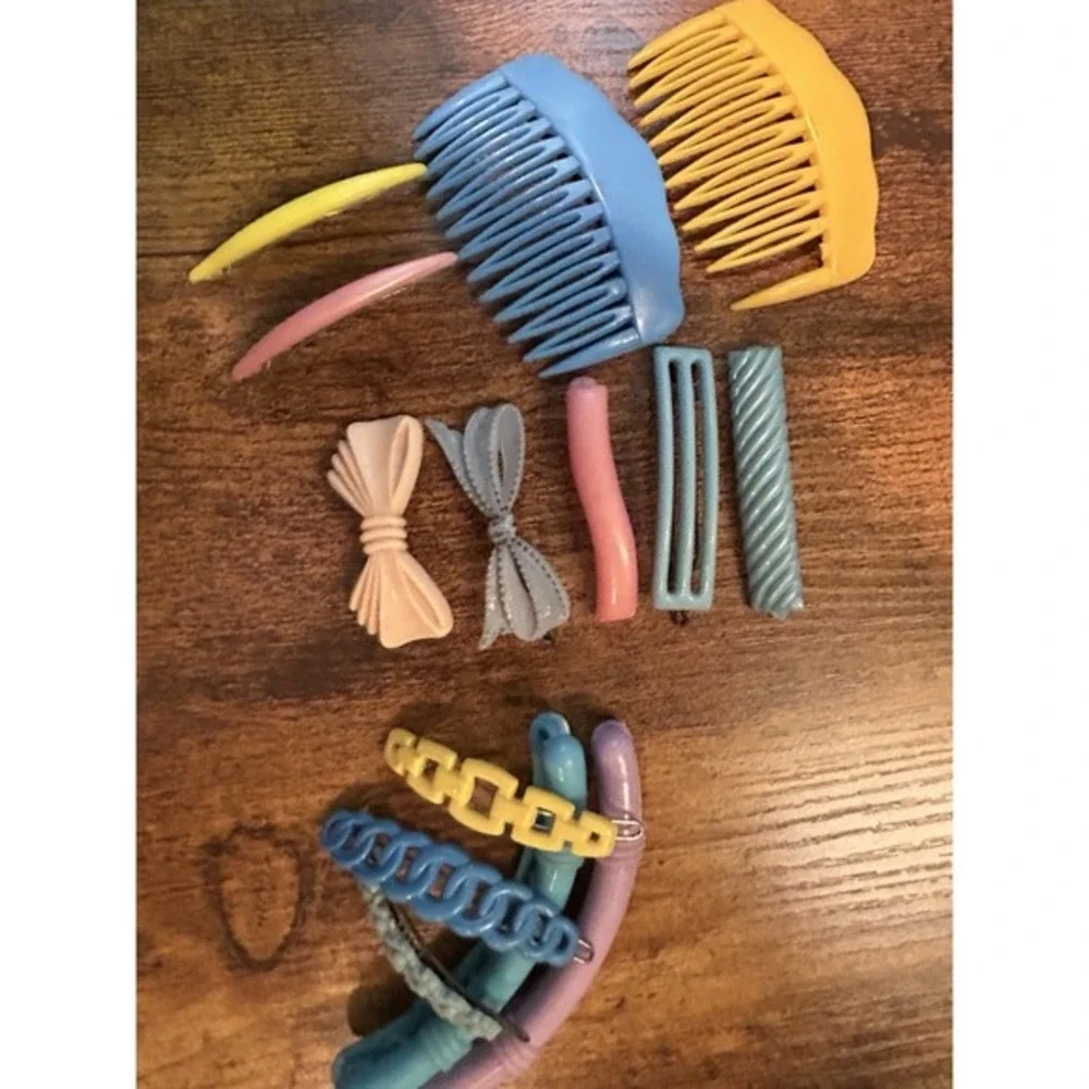 Vintage Hair‎ Accessories 50's-70's. Various brands but mostly Goody.