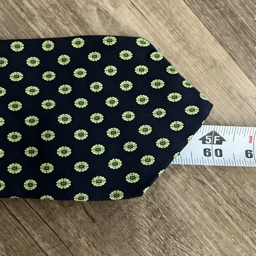 Brooks Brothers pop from