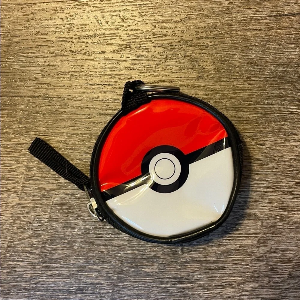 Pokémon Ball BioWorld Coin Purse Keychain