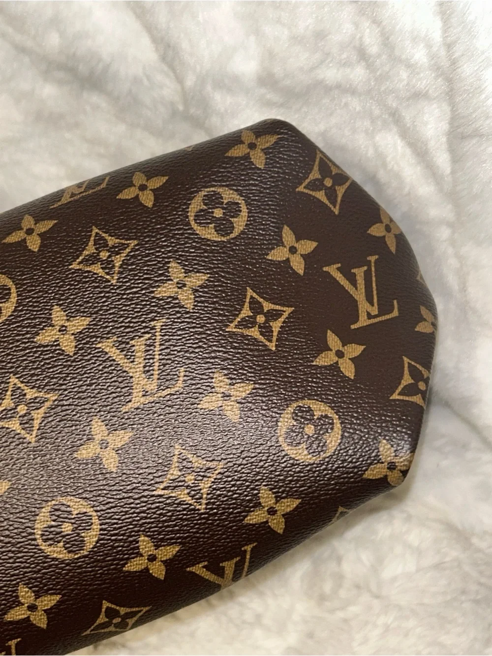 Louis Vuitton 🖤beautiful 🖤comes