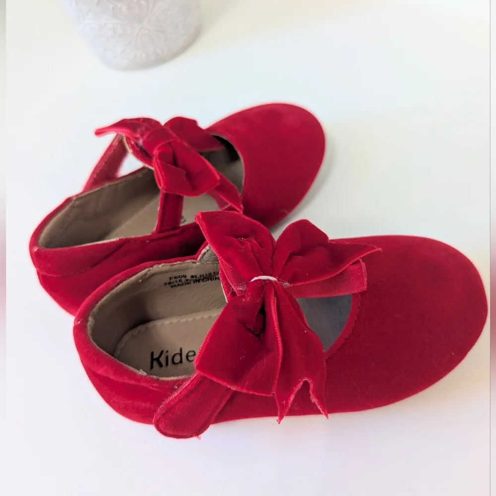 Kiderence red bow