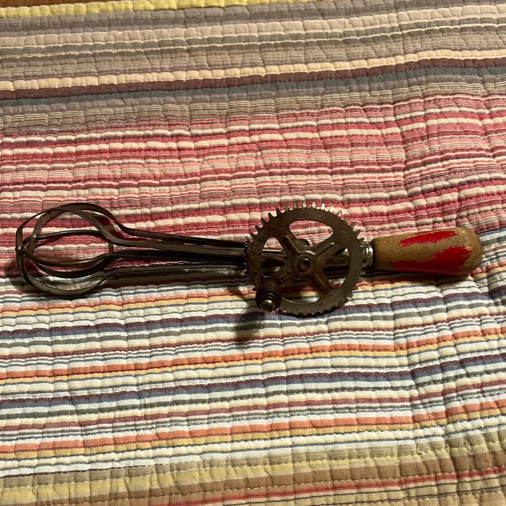 Vintage Hand Crank Rotary Egg Beater Kitchen Utensil Cooking Baking Tool