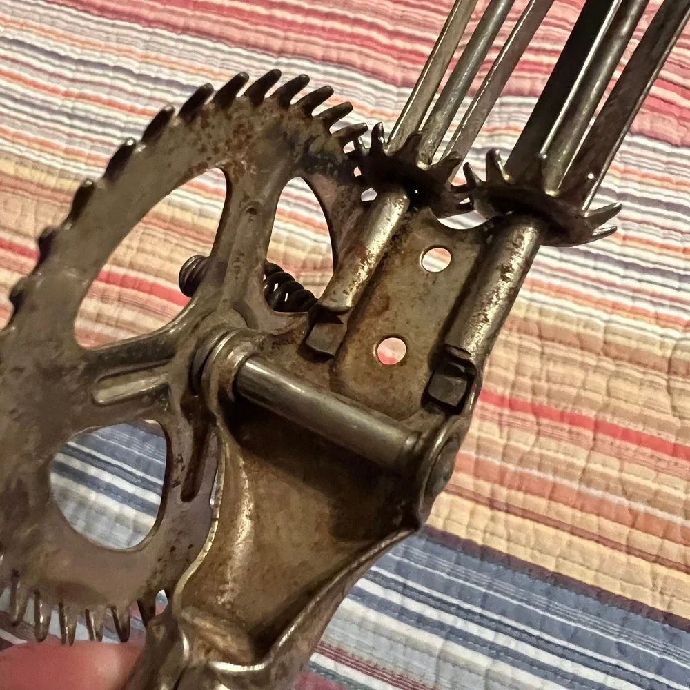 Vintage Hand Crank Rotary Egg Beater Kitchen Utensil Cooking Baking Tool