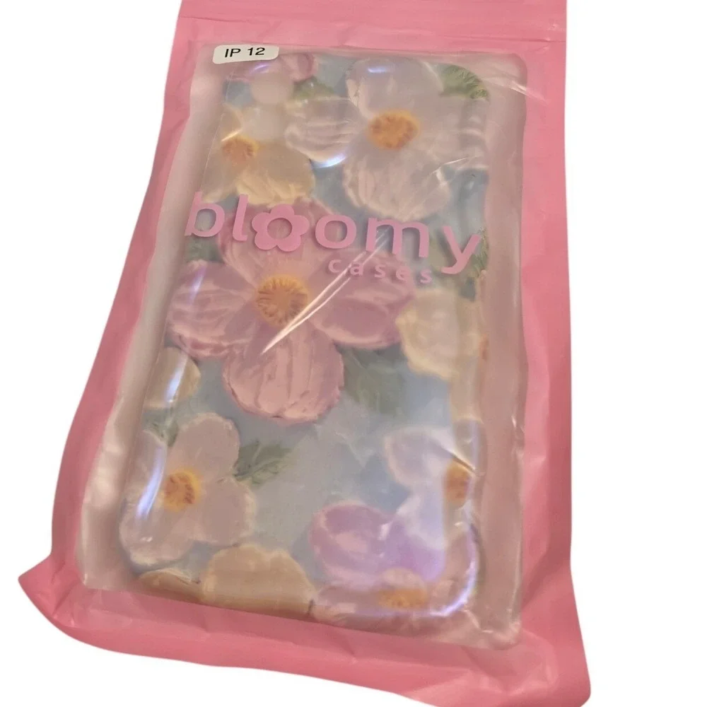 Bloomy Cases accessory modern
