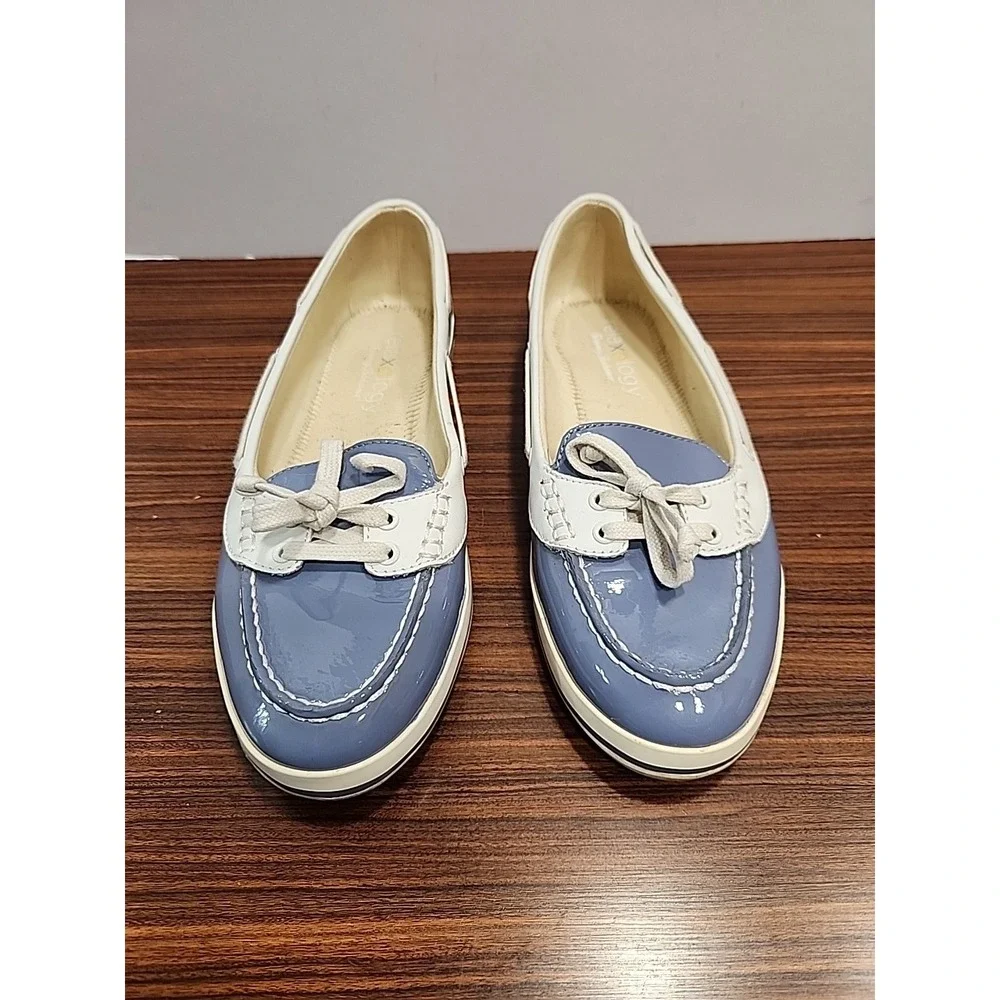 Tommy Bahama Womens 8 Castille Boat Shoes Slip‎ On Faux Leather Blue White