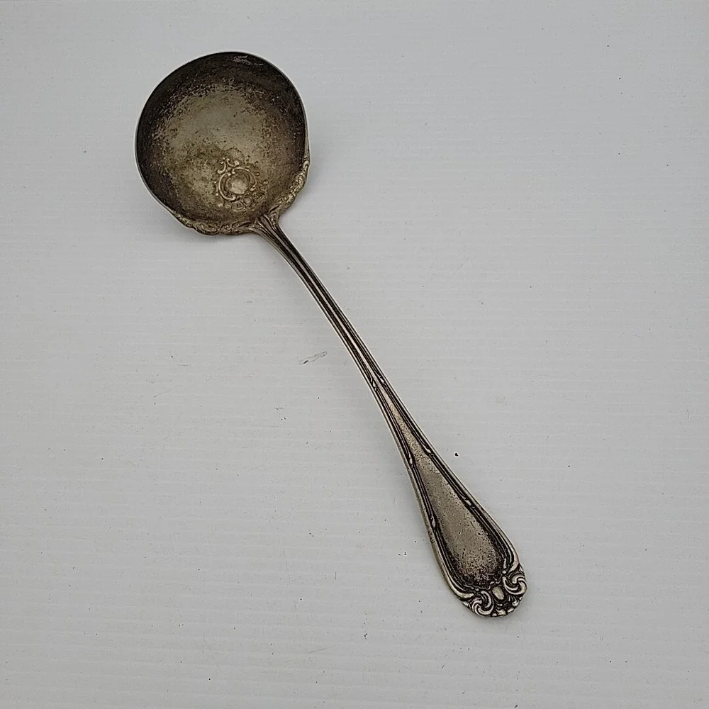 VINTAGE 1877 NIAGARA FALLS SILVER CO FANCY SAUCE‎ GRAVY LADLE