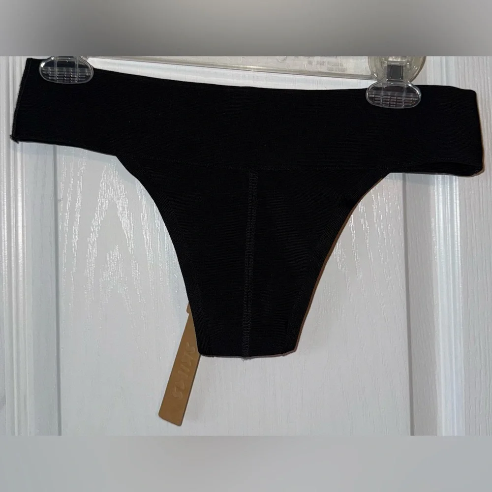 SKIMS NWT Black Cheeky Bikini Bottom Seamless Swim Size M