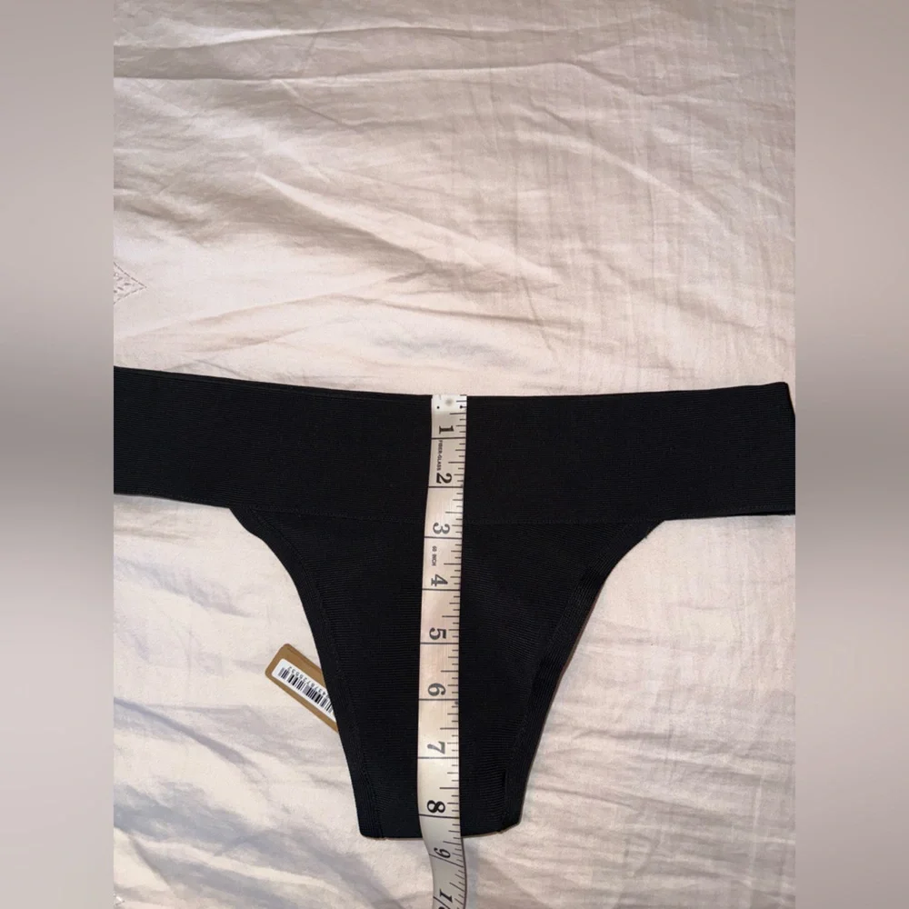 SKIMS NWT Black Cheeky Bikini Bottom Seamless Swim Size M