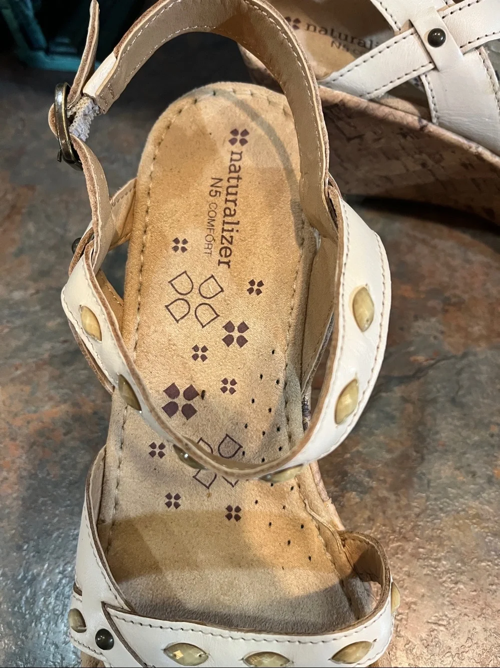 Vintage Naturalizer N5 Comfort size 11N white leather wedge sandals