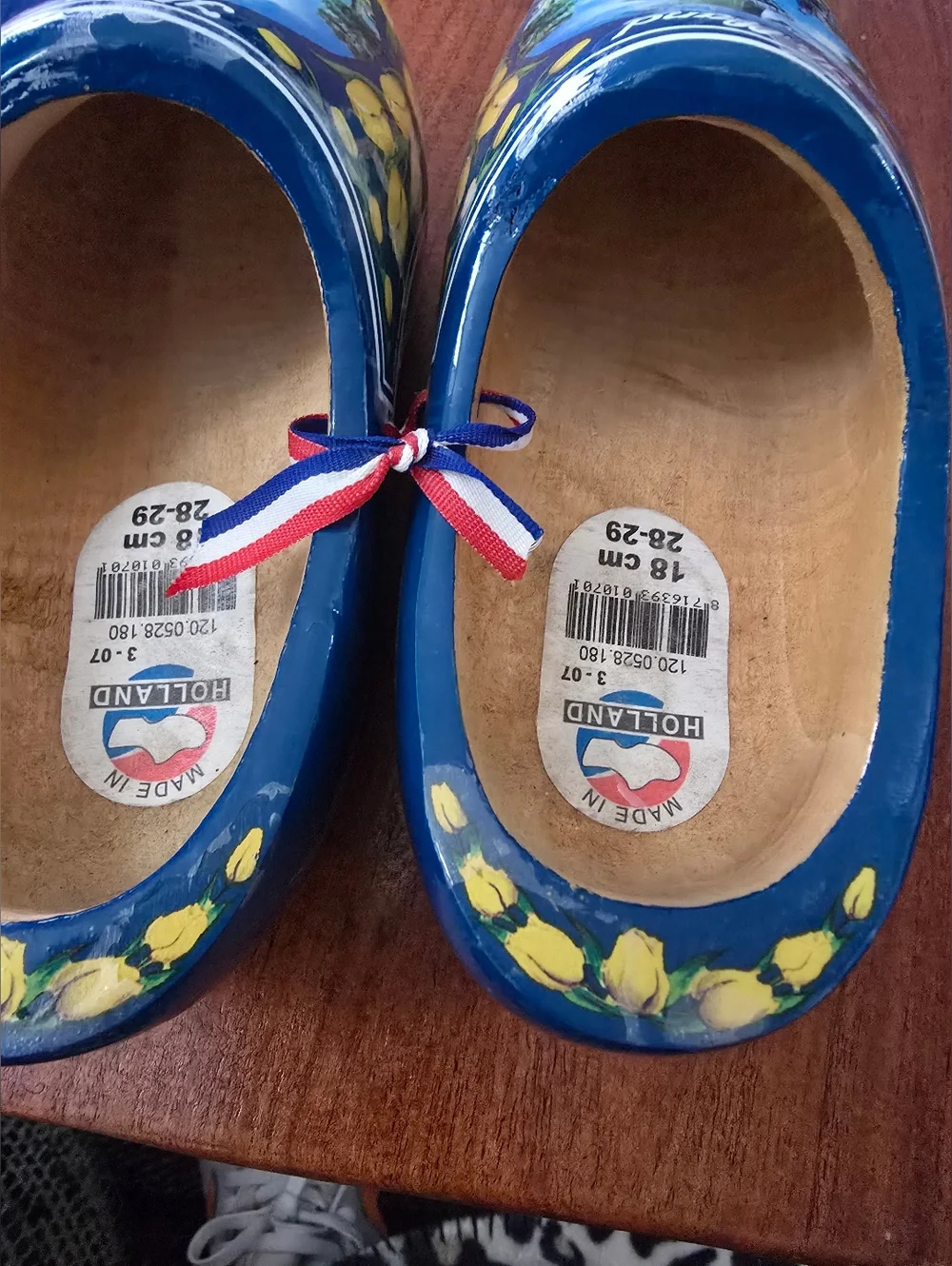 The Unbranded Brand bright blue