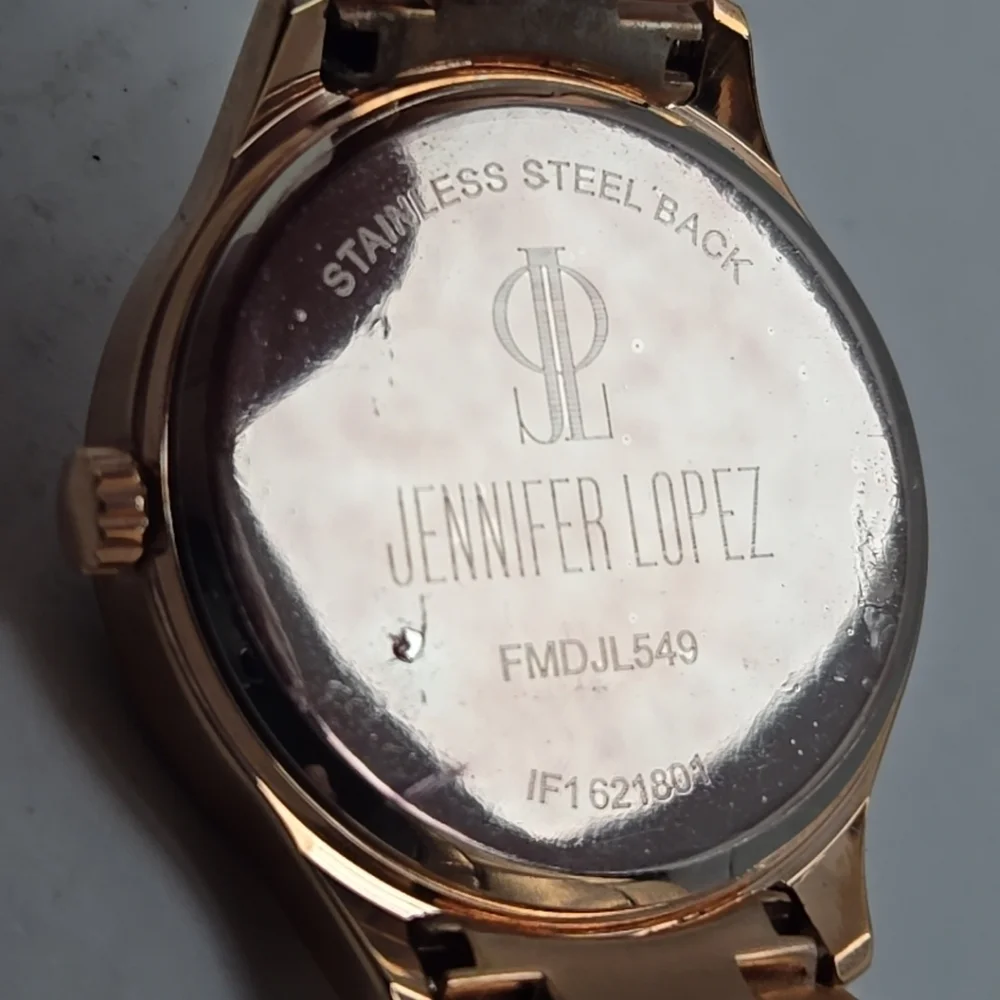 Jennifer Lopez light scuffs