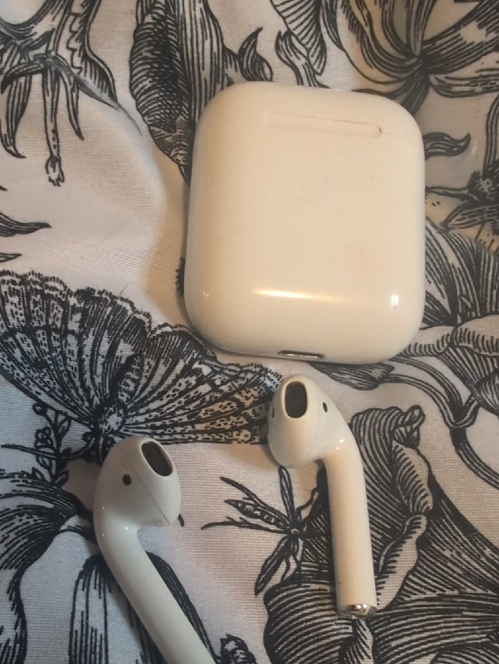 Apple wireless earbuds