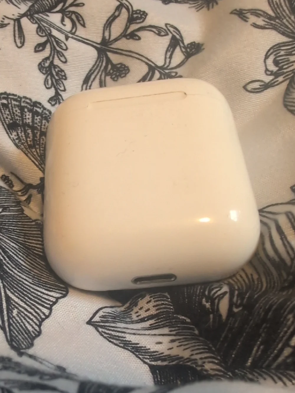 Apple wireless earbuds