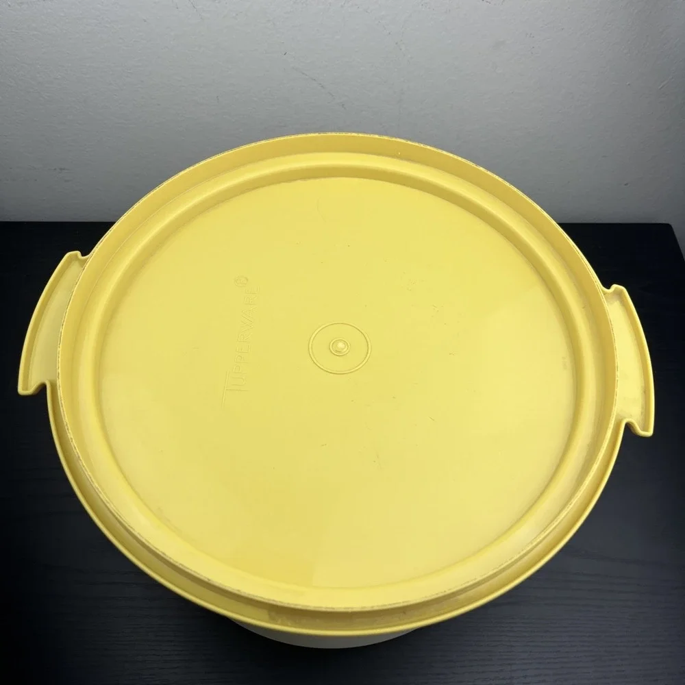 Tupperware vintage yellow