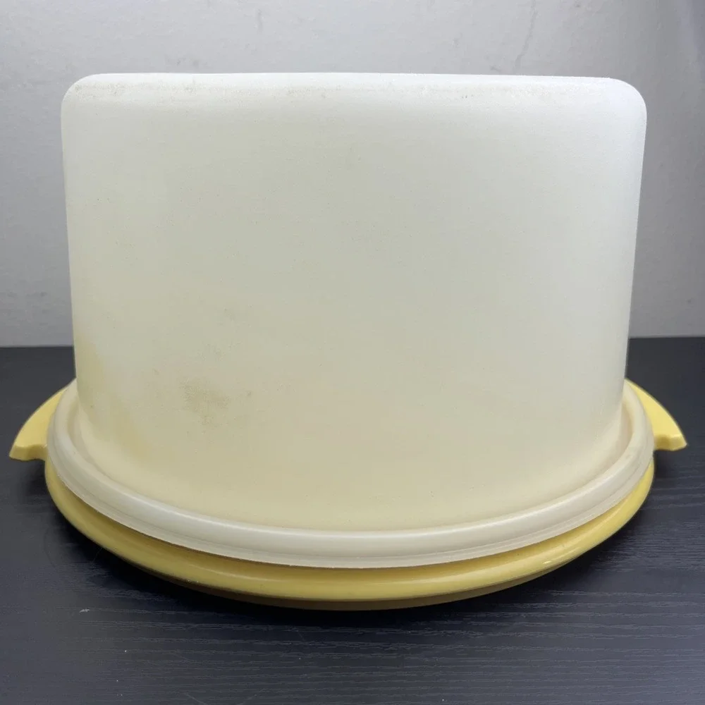 Tupperware vintage yellow