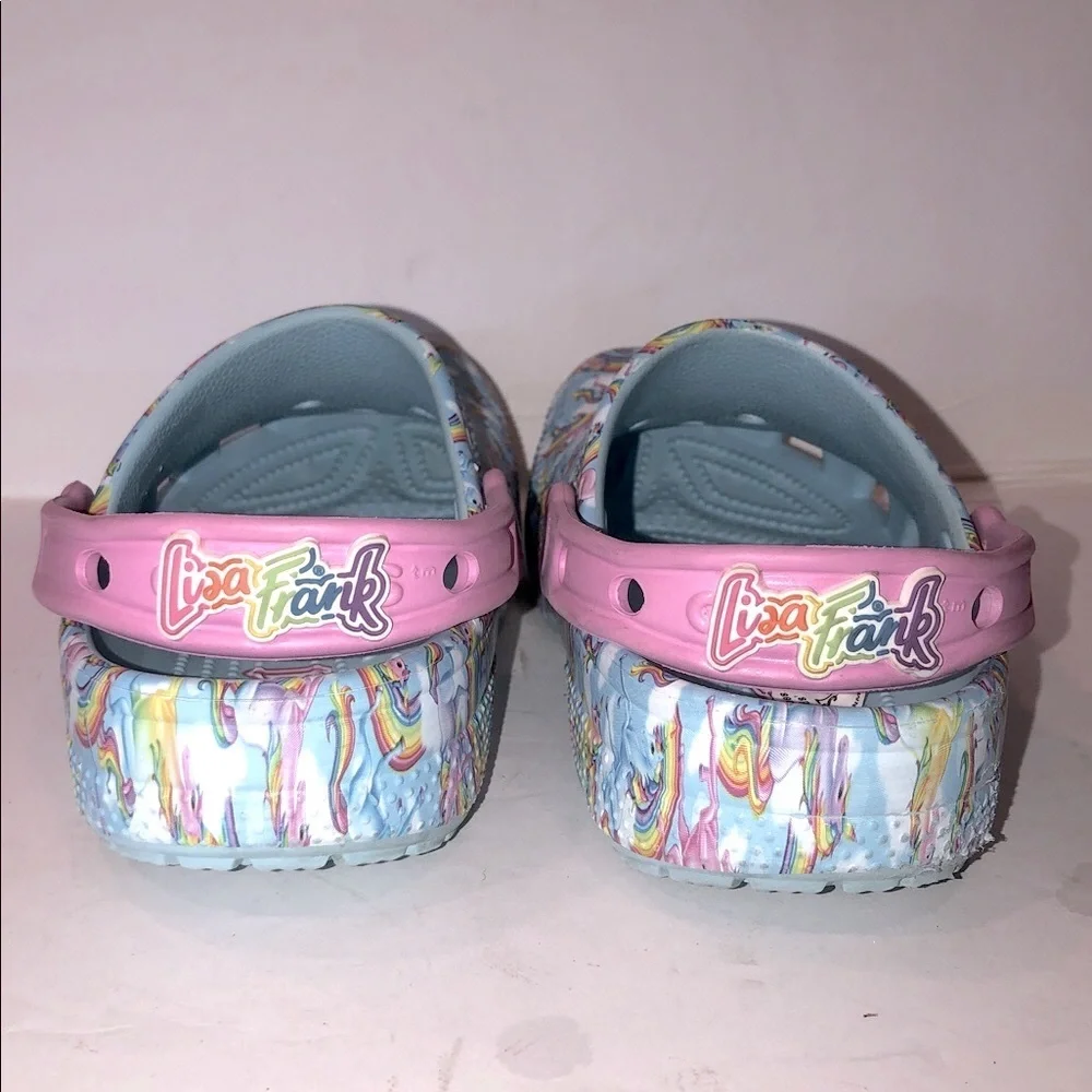 CROCS signs dirt toe