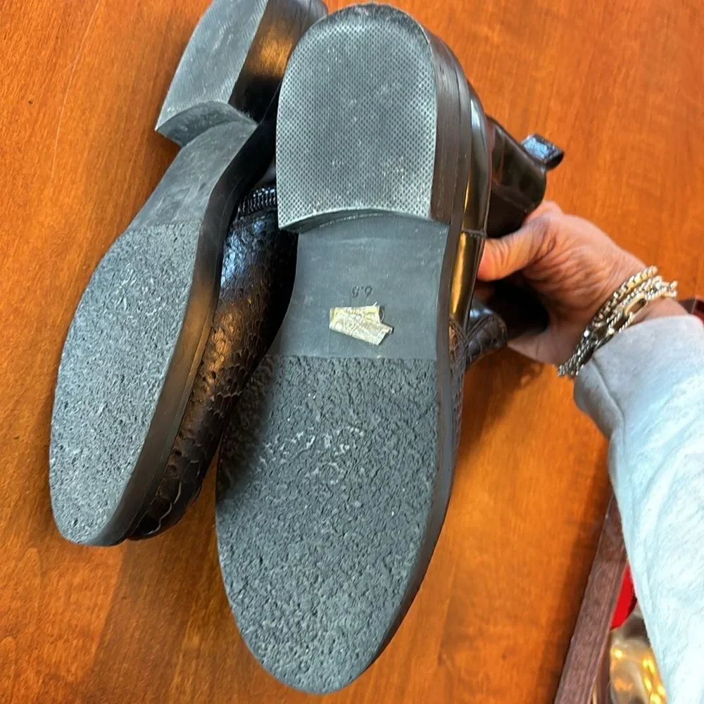 Jeffrey Campbell very gently