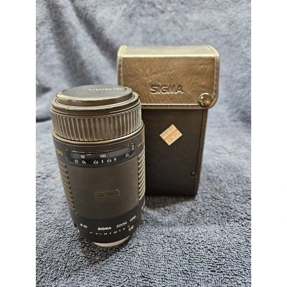 Vintage Sigma Auto Focus SAF APO 75-300mm 1:4 - 5.6 ZOOM Lens Japan With Case